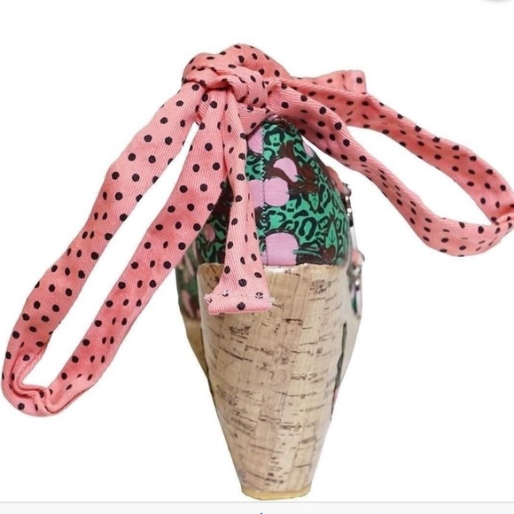 Too Fast Strawberry Wedges - Picture 5 of 6